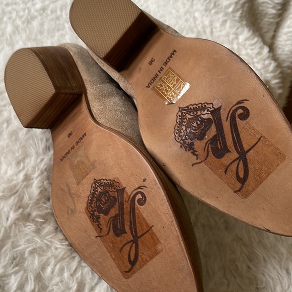 Free people Charm double V taupe suede booties 6 - Picture 11 of 12